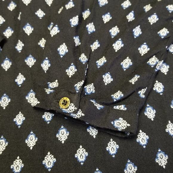 Mudd Blue White Pullover 1/2 Button Down Silky Feel Top EUC Size L - Picture 8 of 11